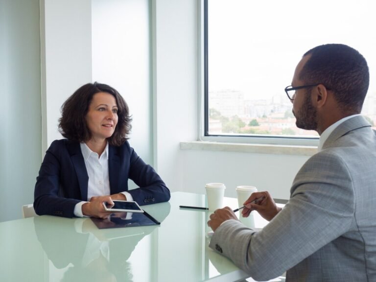 Comment mener un entretien de recrutement pour les candidats en intérim Roumanie ?